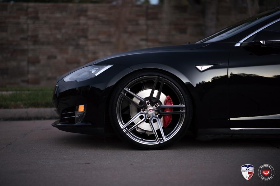 Детали экстерьера Tesla Model S on Vossen Wheels (HC-1) 2016 года  (фото 20 из 23)